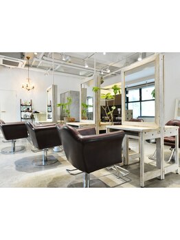 原宿・青山・麻布十番で経験を積んだスタイリストが、培った技術とセンスでお客様に合った髪型をご提案◎