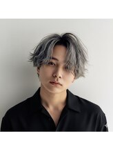 【ケアブリーチ徹底】ダメージを抑えたハイトーンで、理想の透明感を。色落ちまで計算されたメンズカラー