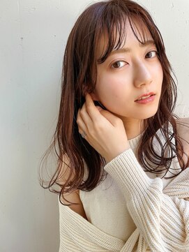 シロ(SiLO) やわらかい揺れ髪に、ほんのり赤みをおさえた透明感ベージュ