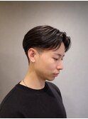 《清潔感のあるナチュラルな毛流れセンターパート》