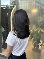 イワイナゴヤ(i i -IWAI NAGOYA-)&nbsp;レイヤーカット×グレーカラー【金子】