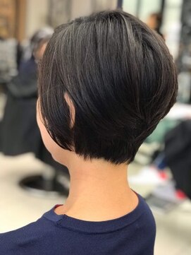 ミーティア バイ クアトロ(Meteor By QUATRO) 大人可愛い ハンサムショート