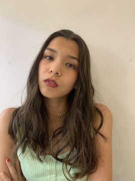 バズ(BUZZ) センター分けの前髪でクールロング!!★鈴木千裕