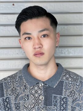 ガズル ハラジュク(GUZZLE HARAJUKU) ロースキンフェード サイドパート バーバースタイル 原宿