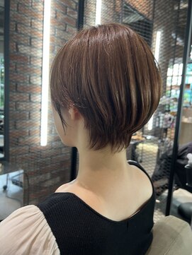 ベイショア(Bay Shore NY) ニュアンスカラーヘルシースタイルことりベージュショートボブ