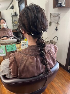 美容室 メザミー MESAMIES 1つにまとめるヘアセット金パク編み込みゆるふわ