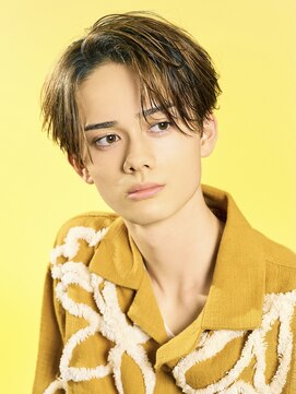 オーシャントーキョーオーバー 渋谷(OCEAN TOKYO OVER) 韓国ヘアカルマパーマコンマバングセンターパート黒髪ウルフ