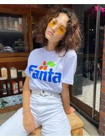 アデ オモテサンドウ(ade omotesando)&nbsp;ストリート感漂うアメリカンウェーブヘア