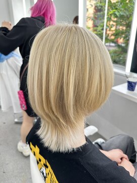 イロウ 山口どうもん店(IROW) ブリーチ ホワイトベージュ メンズカット ウルフ 【山口】