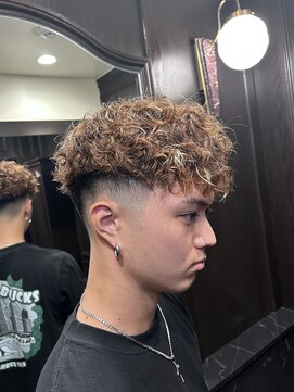 ミリオンバックス 神田店(Million Bucks) スペインカール/メンズパーマ/スキンフェード/ハイライト/メンズ