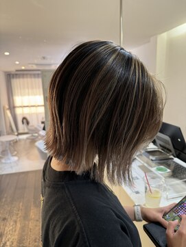 ヨルプラスディ(yoru+D) ショートボブ×バレイヤージュ