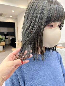ロット 横浜(lot) 小顔ミディアムレイヤー×クラゲヘアー×オリーブグレー[横浜駅]