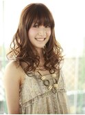 ラフなランダムパーマとフルバングで大人ガーリーに♪