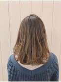 【ミディアムレイヤー】×【ベージュ系カラー】
