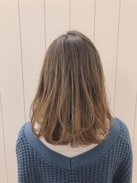 アドラーブル 万代店 (adorable) 【ミディアムレイヤー】×【ベージュ系カラー】