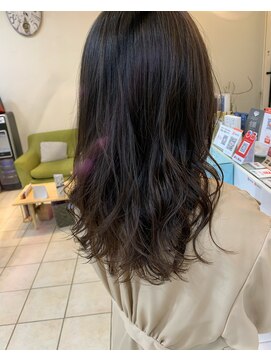 ディータ(Dita) レイヤーカットコテ巻き風パーマ