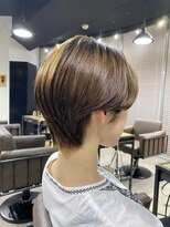グレーベージュ レイヤーロング 前髪パーマ アッシュブラック