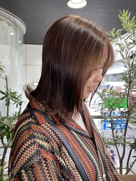 ヘアーアンドメイク ビス(HAIR&MAKE bis) ワンカラーでできるムラ修正！ナチュラルブラウン【中西思実】