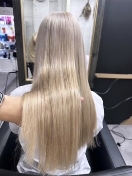 リア(riah) ダブルカラーミルクティーベージュレイヤーカット韓国ヘア