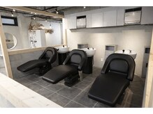 ベイス 池袋(BASE)の雰囲気（フルフラットのシャンプー台 【池袋/髪質改善/トリートメント】）