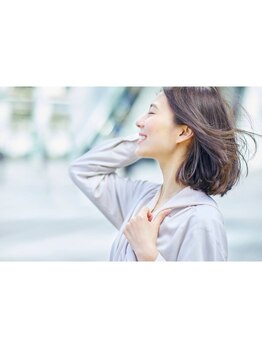 リア(Lia)の写真/【明るい白髪染め】ダメージを最小限に◎白髪をしっかりカバーしながら透明感のある明るい髪色へ♪