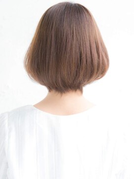 ルティア 池袋(Lutia) ひし形シルエットで大人ショート