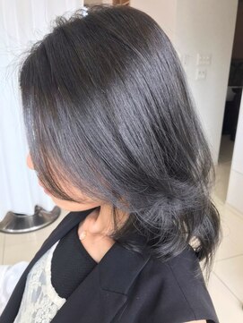 メタ(META) 個性的なグレージュカラ―☆