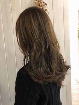 リリィ 津南店(Lilie) ハイライトオリーブベージュ