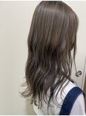 オリーブグレージュ