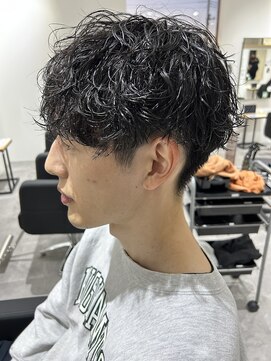 ヒュイル バイ ニアウ(Hwyl by Niau) メンズマッシュパーマ波巻スパイラルパーマニュアンスパーマ