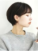 切りっぱなしショート・ボブ/絶壁解消/前髪なし/20代/30代/丸顔