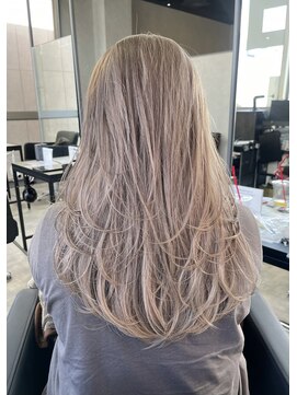 シエンゴールド(CIEN gold) レイヤーカット/ミルクティーベージュ/ブリーチ#浜松駅#カラー