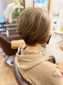 フリージア(freesia) 30代40代50代/ふんわりショート/白髪染め