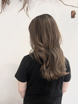 ゼンドットカラスマ(Zen.karasuma) バレイヤージュか→白髪ぼかしハイライト