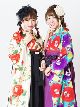 袴をより美しく見せるヘアセットで晴れの日を華やかに。特別な卒業式を魅力的に演出します。