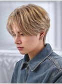 プラチナベージュセンターパートニュアンスカールショート