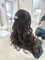 ホワイト(White)&nbsp;ゆるふわハーフアップ