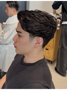 グルーマーズトウキョウ 渋谷店(GROOMER/S TOKYO) ラルフカール　リバースセンターパート　メンズ　メンズカット