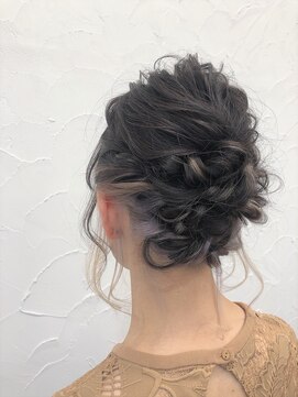 エミュ(emu) 20代30代人気！可愛い抜け感ヘアアレンジ♪【emu】