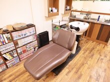アトリエ ムーヴ(Atelier Moove)の雰囲気(ゆったりくつろげるフルフラットシャンプー台◎ヘッドスパも人気)
