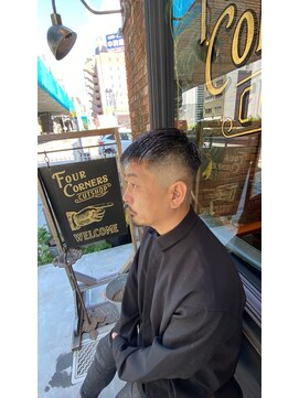 フォーコーナーズ(Four Corners) クロップ／スキンフェード