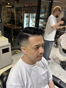 フランクスバーバーザスタンド(Frank’s barber the stand) スペインカール×スパイキーショート×フェザーパーマ飯田橋F