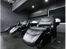 シンシア ドゥエ 新宿(CYNTHIA DUE)の雰囲気（フルフラットのシャンプー台でリラックス！【新宿/髪質改善】）