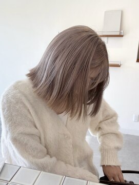 コルユニテ(col. unite) 【 white beige 】優しいハイトーン * 切りっぱボブ * 外ハネ