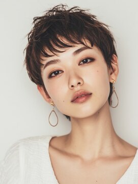 大人女性/ショートカット/ボブルフ/ネビージュ/小顔/前髪