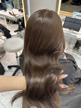 ロンドルピナス 小倉(Lond Lupinus) ミディアムレイヤーカット/似合わせカット/大人ガーリー/20代