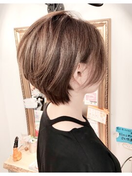 ミッシェル アフロート(michelle afloat) ショートスタイルも外国人風キレイシルエットnラウンドCカーブ