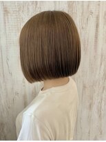 エストレーラ(estrela) 『estrela』大人可愛いぱつっとボブ　ミルクティーベージュ