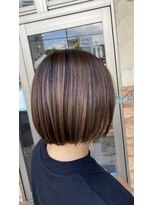 シー 岡崎(,SHE)&nbsp;斜めバング/グレージュカラー/デザインカラー/東岡崎