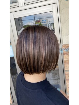 シー 岡崎(,SHE) 斜めバング/グレージュカラー/デザインカラー/東岡崎